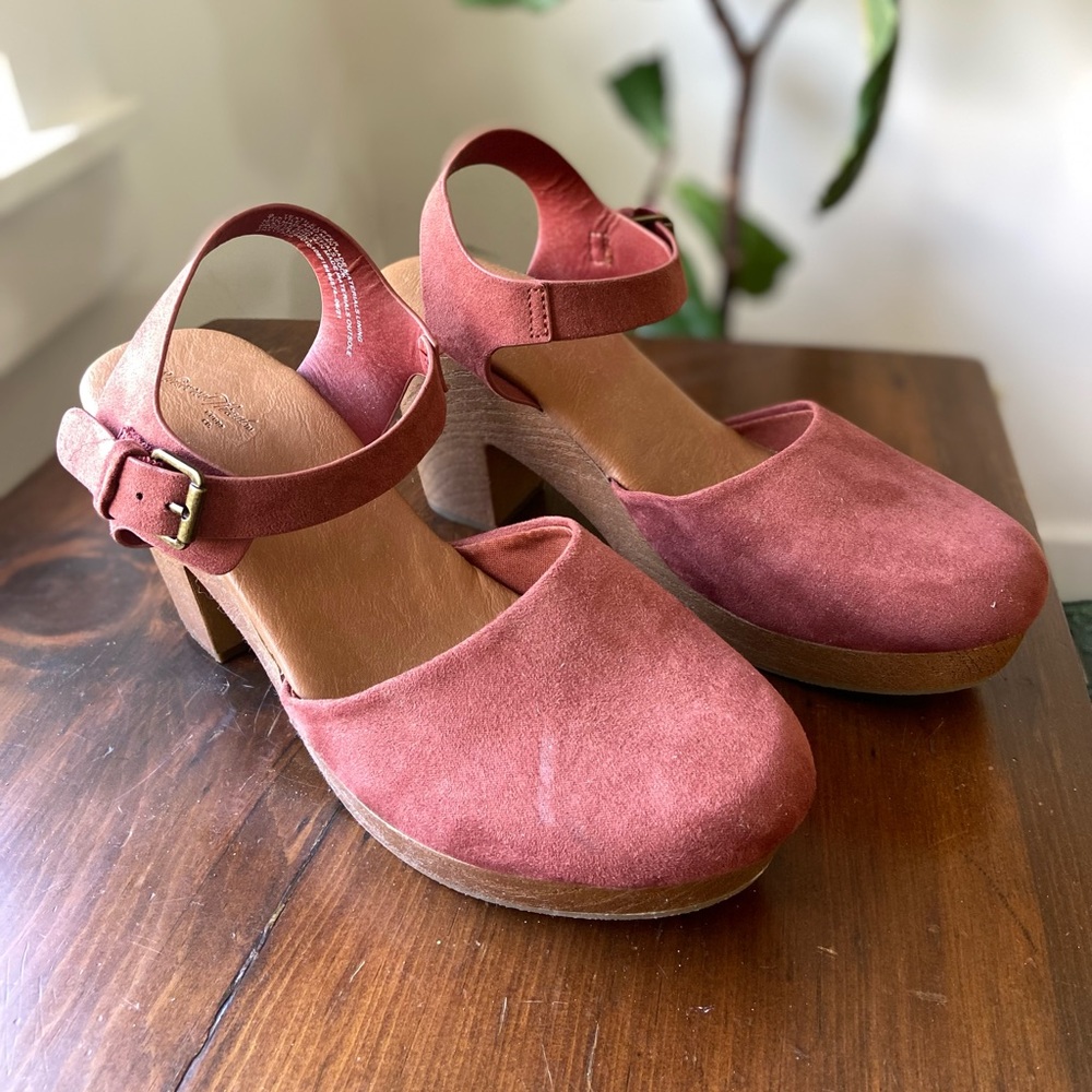 Mary Jane Style Clog Heels with Ankle Strap in Rust Red Faux Suede